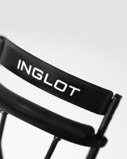 RECOURBE-CILS EN MÉTAL