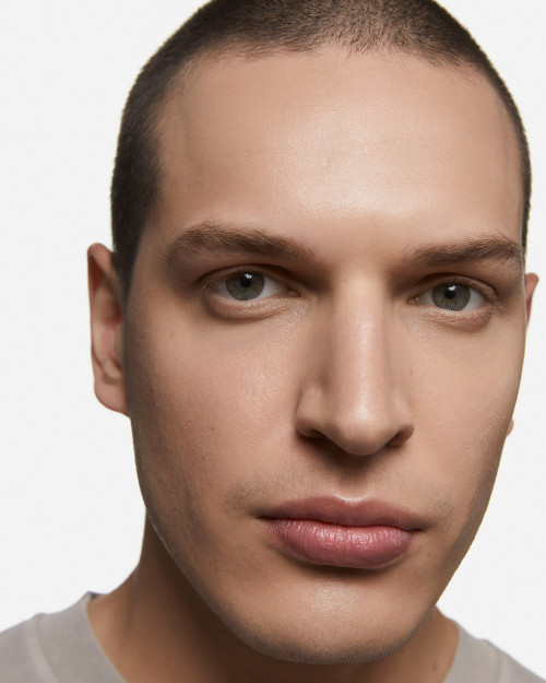 Anti-cernes liftant avec des peptides