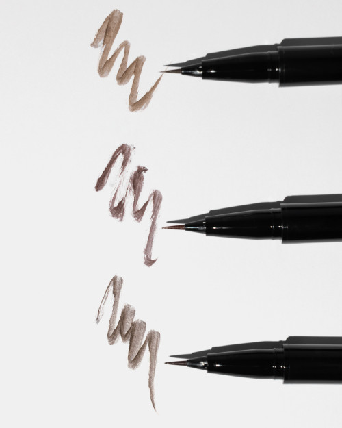 Multi-Use Brow & Eye Pen Multi-Use Brow & Eye Pen