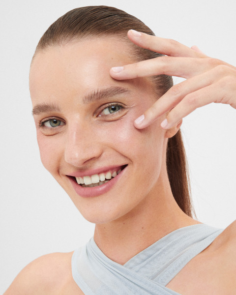 Only 5-minute brow makeup. Check out our unfailing products!